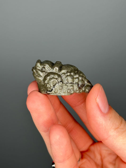 Pyrite Money Frog – Carved Crystal Wealth Toad, Natural Gemstone Figurine, Feng Shui Prosperity Decor, Lucky Pyrite Abundance Symbol