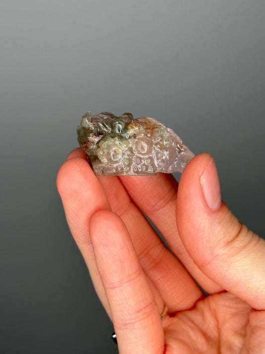 Garden Quartz Money Frog – Carved Crystal Wealth Toad, Natural Lodolite Gemstone Figurine, Feng Shui Abundance Decor, Lucky Sculpture