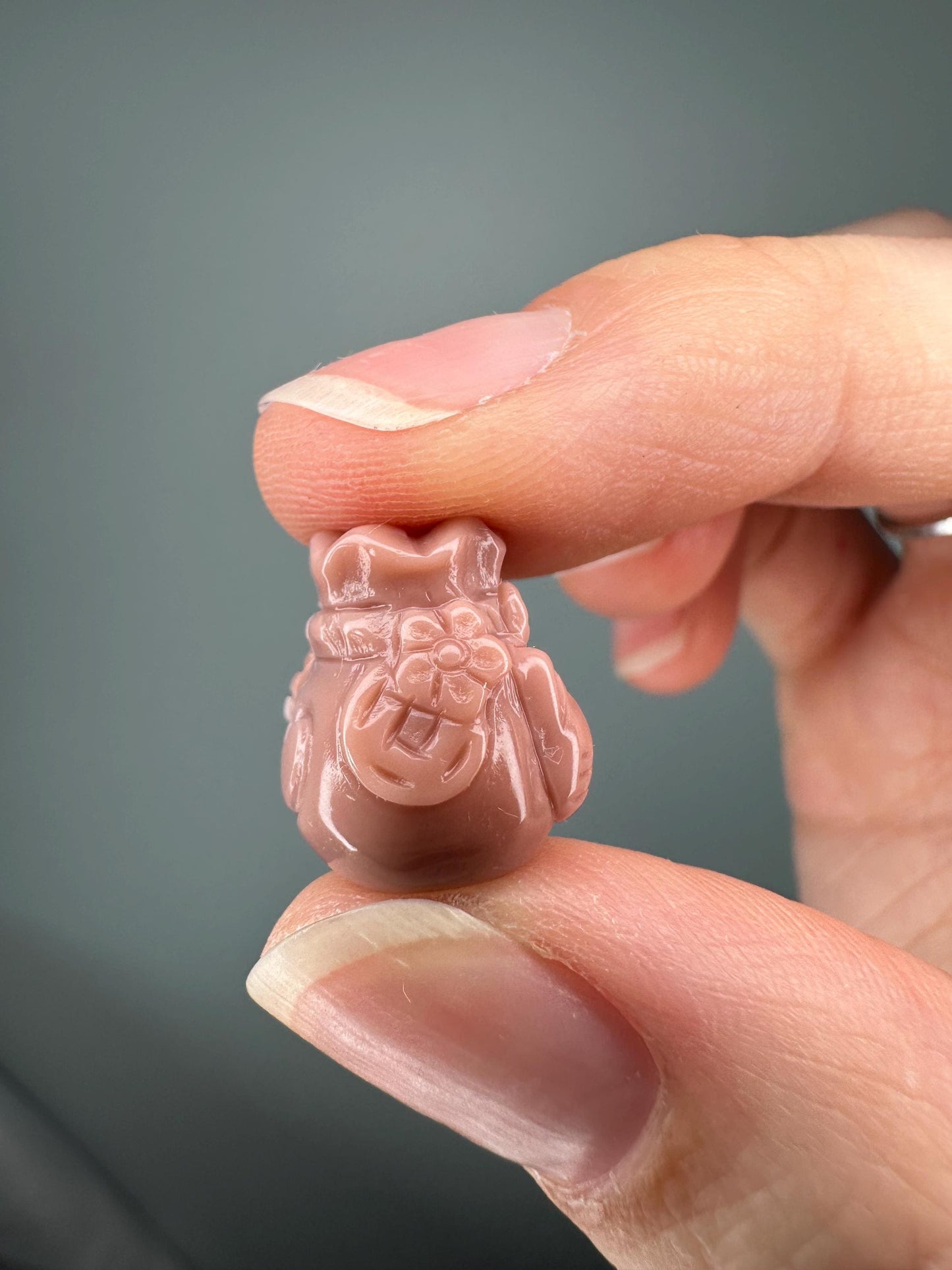 Mini Alashan Agate Lucky Cat with Bag | Crystal Maneki Neko for Prosperity & Luck | Polished Gemstone Figurine for Gift or Decor