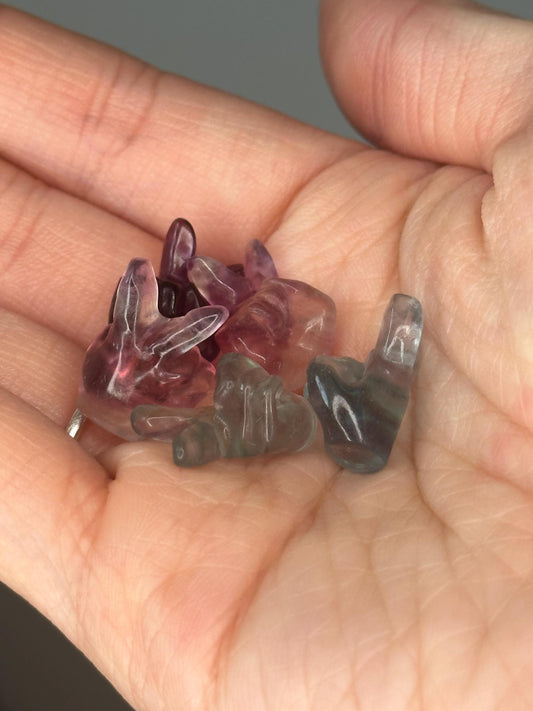 Mini Crystal Peace Sign Hand | Symbol of Love, Calm & Unity | Pocket-Sized Carving for Positive Energy, Decor or Gift