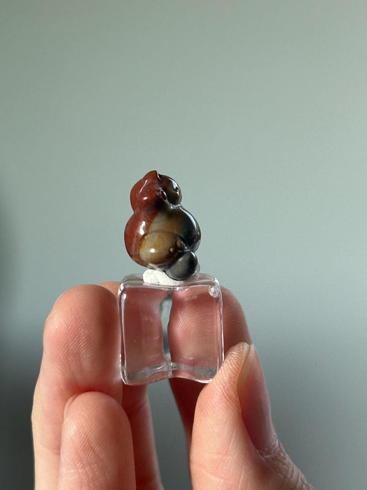 Mini Alashan Agate Fat Cat – Carved Crystal Cat Figurine, Chunky Gemstone Kitty, Cute Animal Decor, Small Crystal Gift for Cat Lovers