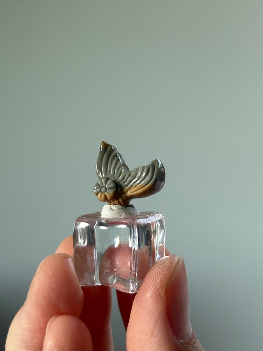 Mini Alashan Agate Mermaid Tail – Carved Crystal Mermaid Decor, Gemstone Ocean Figurine, Pocket Crystal Gift, Unique Healing Stone Sculpture
