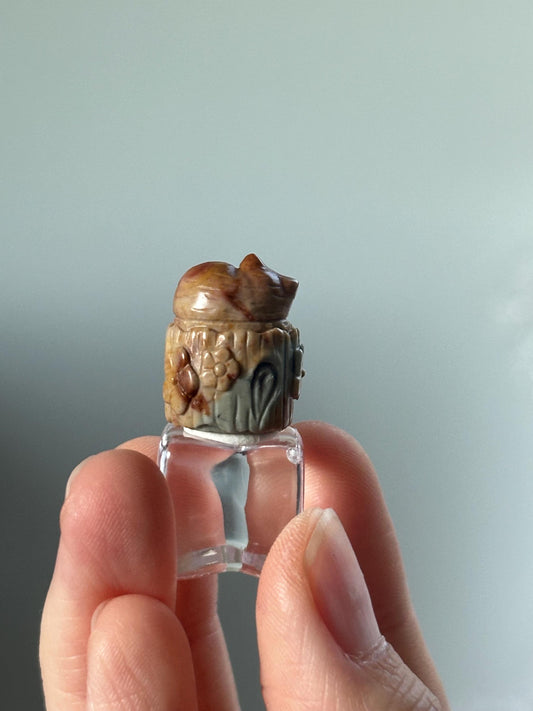 Mini Alashan Agate Sleeping Kitten on Stump