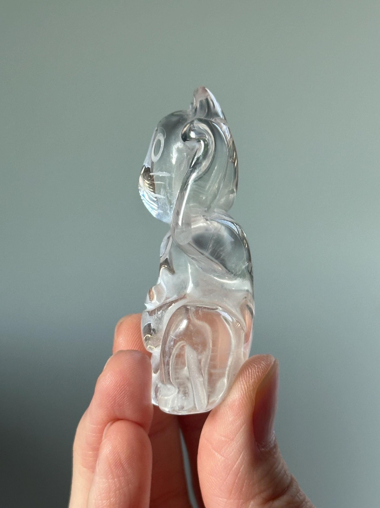 Clear Quartz Lucky Cat – Crystal Maneki Neko, Feng Shui Money Attractor, Clear Quartz Wealth Statue, Begging Cat Figurine for Prosperity