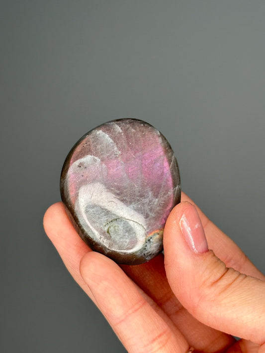 Labradorite Palmstone – Double-Sided Flash Crystal, Polished Gemstone for Intuition & Protection, Energy Tool, Spiritual Decor or Gift