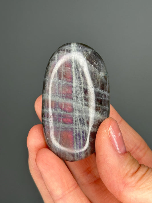 Labradorite Palmstone – Double-Sided Flash Crystal, Polished Gemstone for Intuition & Protection, Energy Tool, Spiritual Decor or Gift