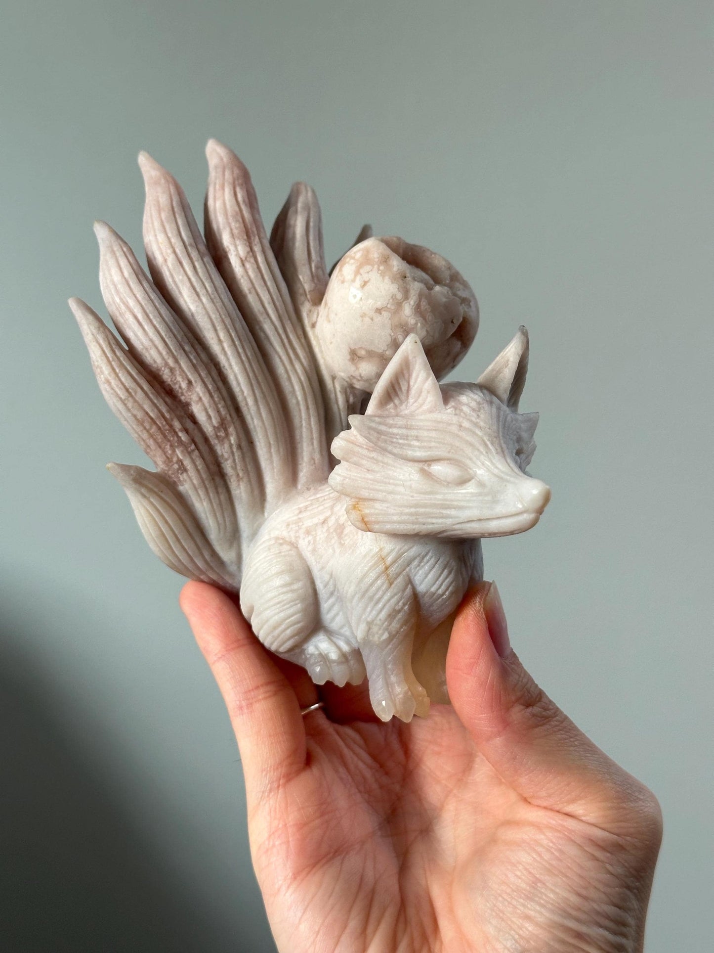 Flower Agate Nine-Tailed Fox – Carved Crystal Kitsune Figurine, Gemstone Spirit Animal, Mystical Decor, Unique Gift for Collectors