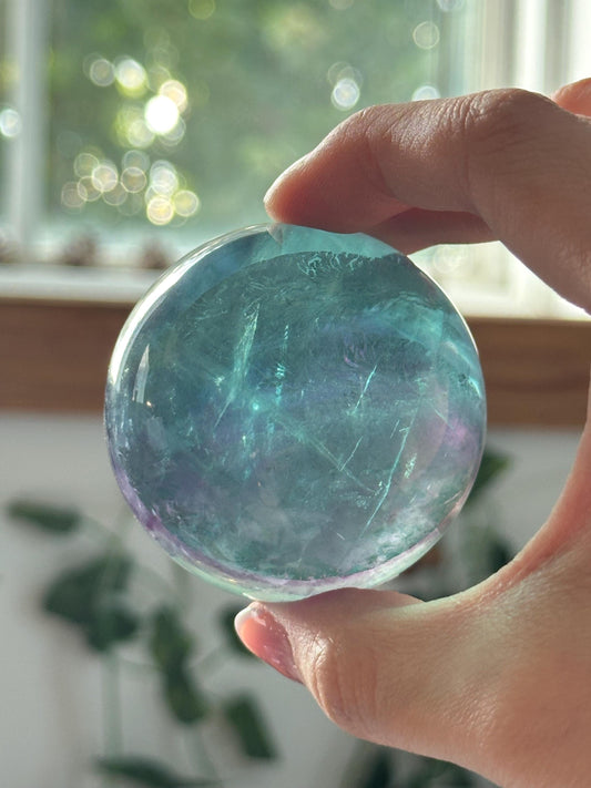 Fluorite Sphere – Polished Crystal Ball, Natural Gemstone for Focus & Clarity, Calming Energy Tool, Spiritual Decor, Meditation Crystal