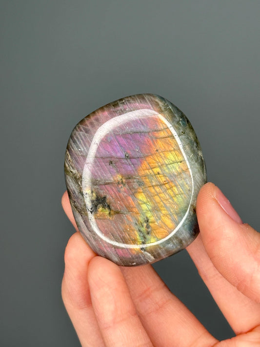 Labradorite Palmstone – Double-Sided Flash Crystal, Polished Gemstone for Intuition & Protection, Energy Tool, Spiritual Decor or Gift