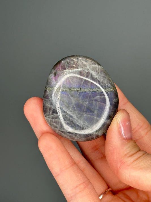 Labradorite Palmstone – Double-Sided Flash Crystal, Polished Gemstone for Intuition & Protection, Energy Tool, Spiritual Decor or Gift