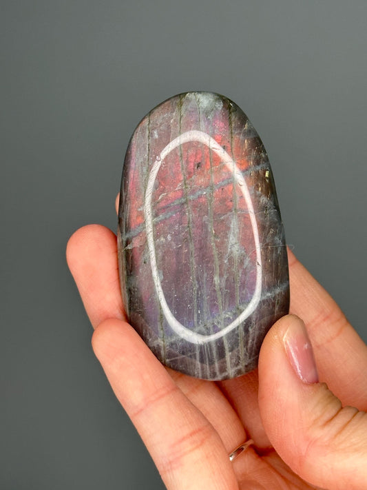 Labradorite Palmstone – Double-Sided Flash Crystal, Polished Gemstone for Intuition & Protection, Energy Tool, Spiritual Decor or Gift