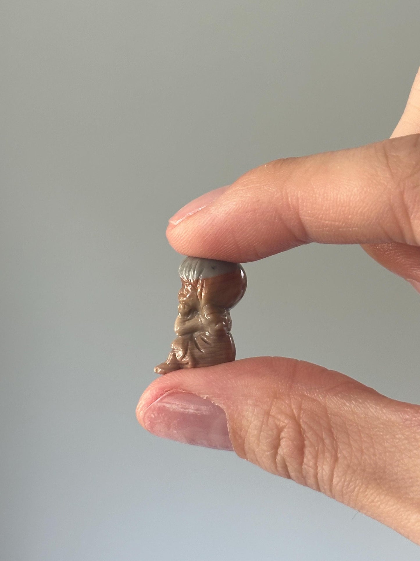 Mini Alashan Agate Angel – Carved Crystal Figurine, Natural Pastel Gemstone for Peace & Protection, Pocket Altar Decor, Spiritual Gift