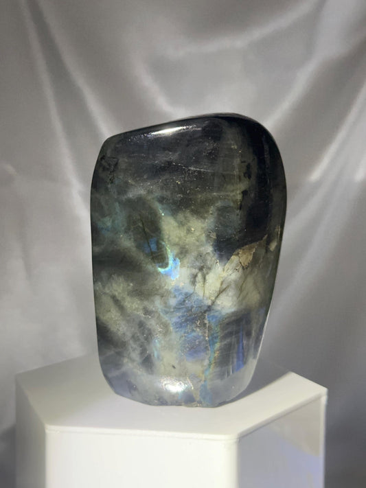 Labradorite Freeform | Natural Flashy Labradorite Carving | Polished Crystal Display Piece for Collectors & Home Decor