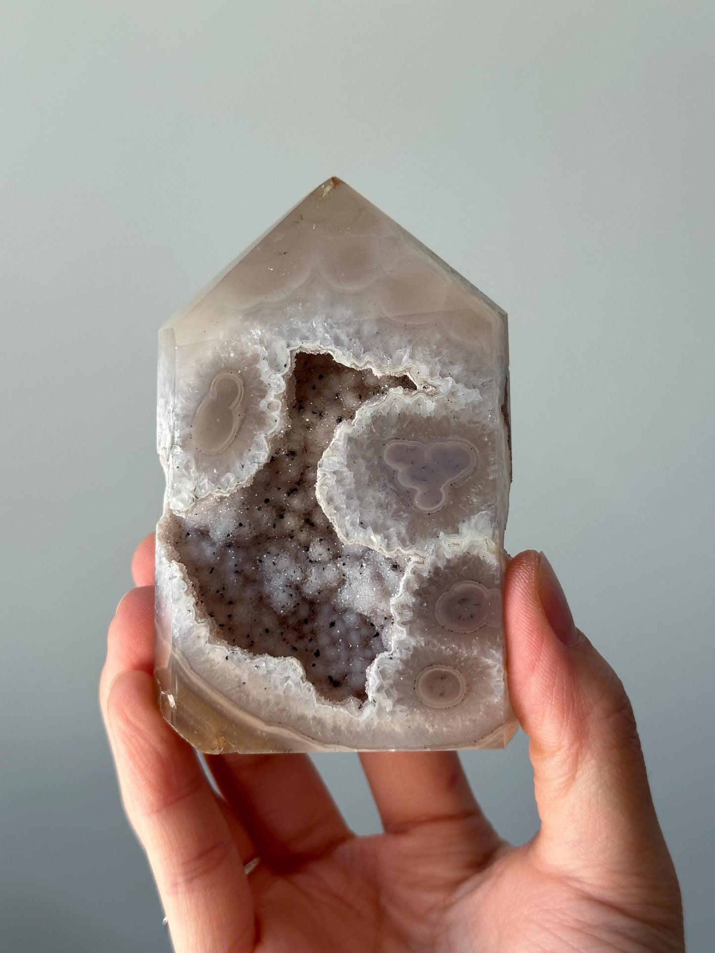 Druzy Agate Tower – Polished Crystal Point with Sparkling Druzy Pocket, Natural Gemstone for Healing Energy, Display, or Spiritual Decor