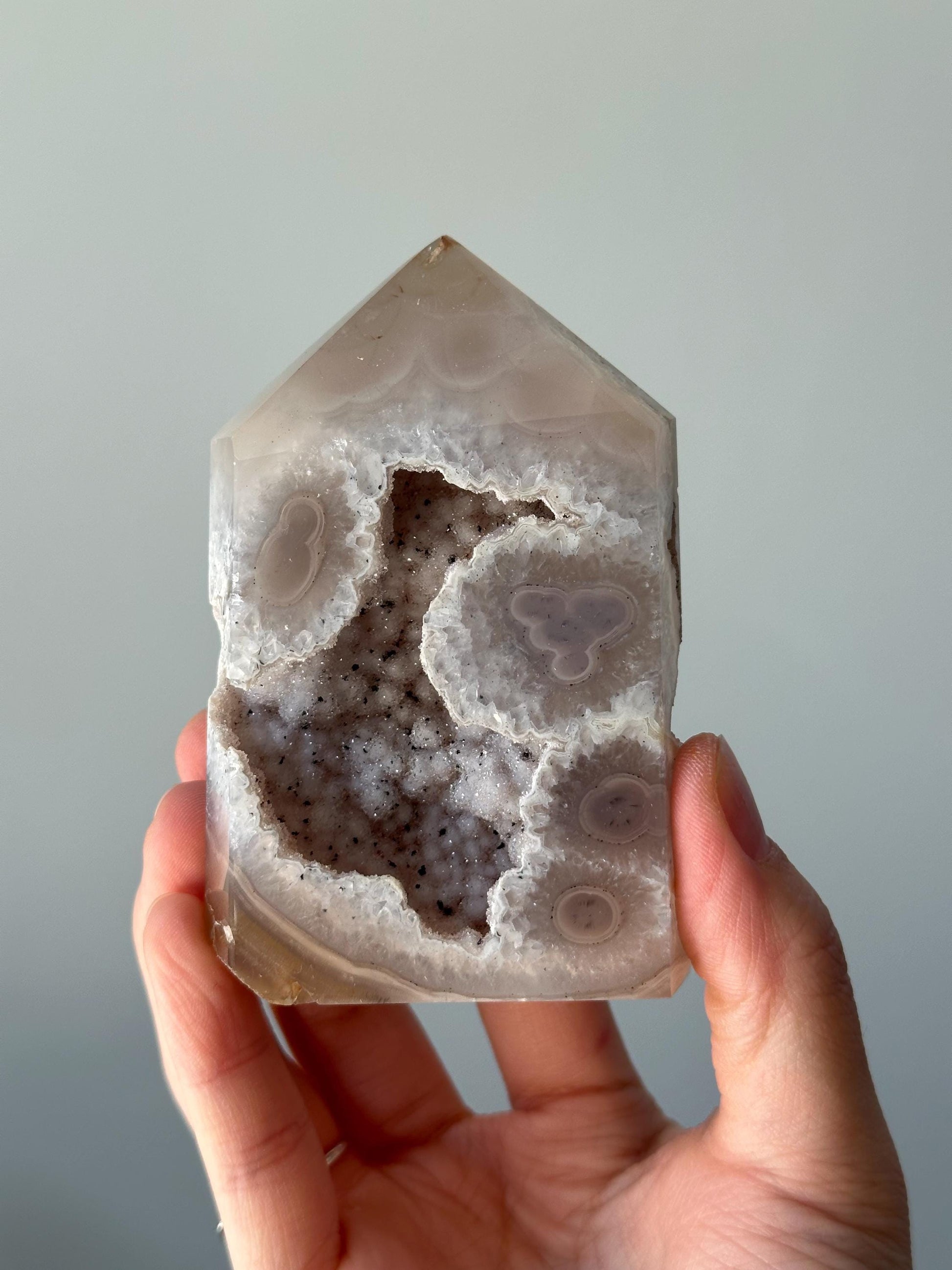 Druzy Agate Tower – Polished Crystal Point with Sparkling Druzy Pocket, Natural Gemstone for Healing Energy, Display, or Spiritual Decor