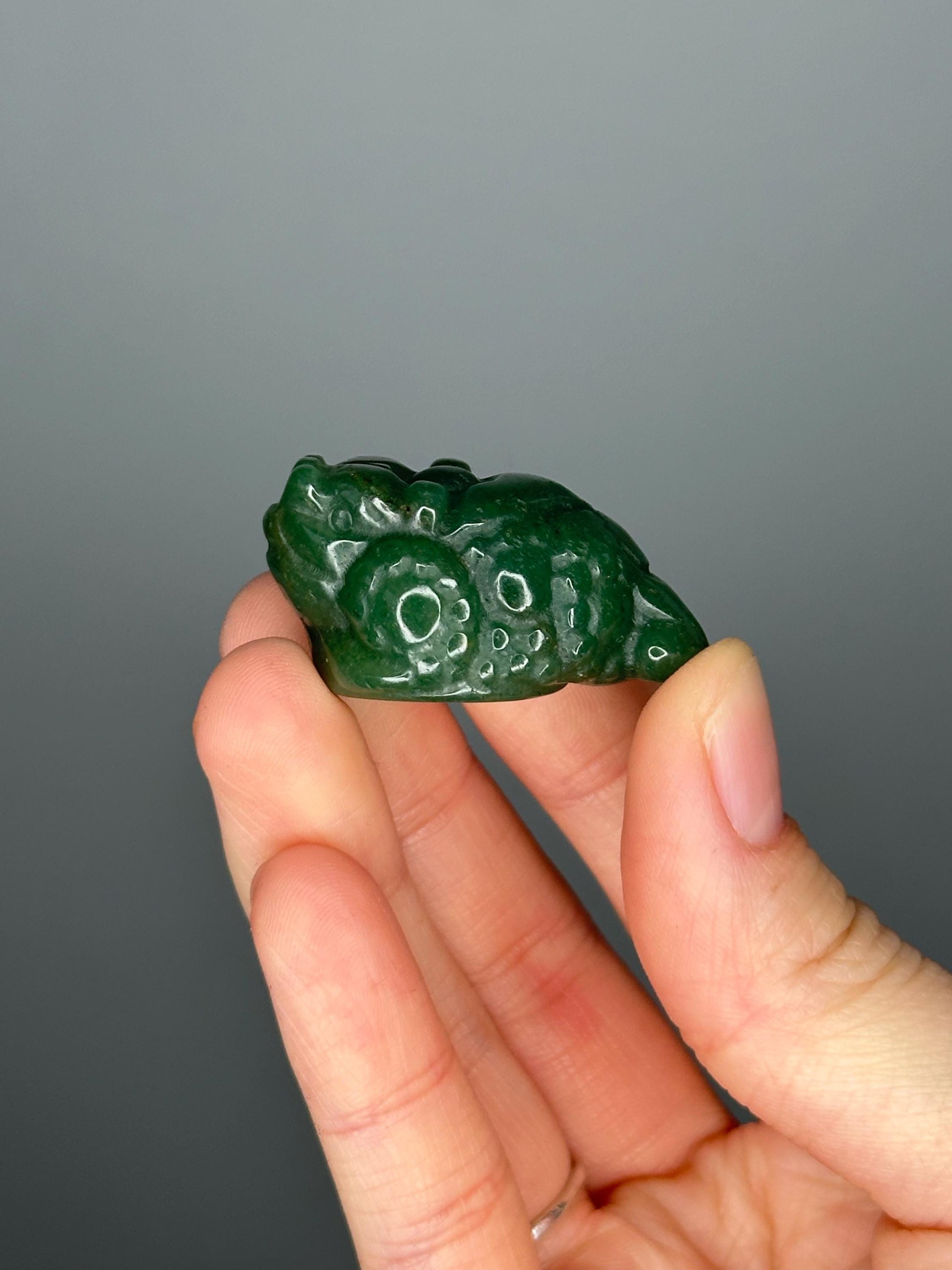 Green Aventurine Money Frog – Carved Crystal Wealth Toad, Natural Gemstone Figurine, Feng Shui Prosperity Decor, Lucky Aventurine Statue