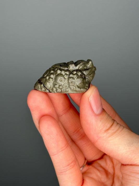 Pyrite Money Frog – Carved Crystal Wealth Toad, Natural Gemstone Figurine, Feng Shui Prosperity Decor, Lucky Pyrite Abundance Symbol