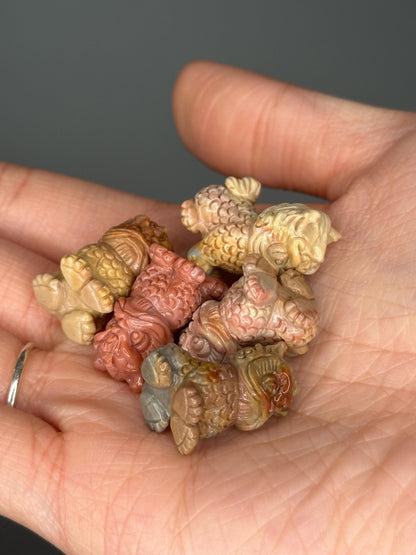 Alashan Agate Foo Dog Carving | Protective Crystal Guardian with Swirled Tones | Symbol of Strength, Luck & Feng Shui Energy