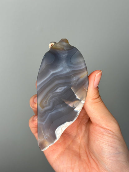 Orca Agate Snail Carving | Black & White Crystal Animal for Emotional Balance and Strength | Hand-Carved Gemstone for Gift or Decor