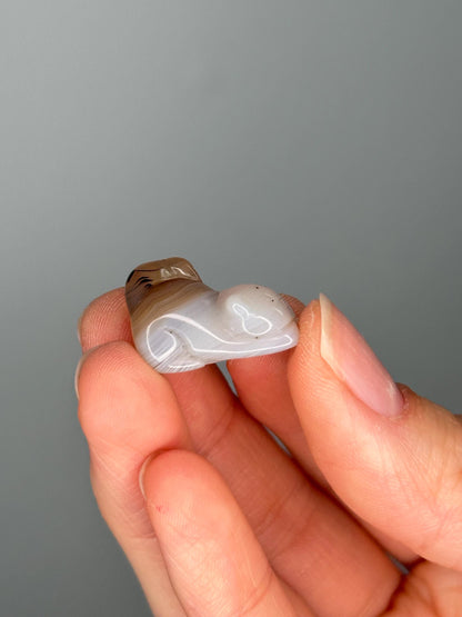 Mini Agate Cat Carving | Polished Crystal Figurine | Cute Gemstone Cat Sculpture | Natural Agate Animal Carving for Gift or Display Decor