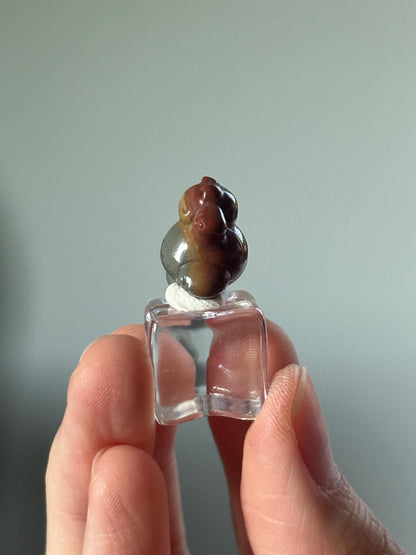 Mini Alashan Agate Fat Cat – Carved Crystal Cat Figurine, Chunky Gemstone Kitty, Cute Animal Decor, Small Crystal Gift for Cat Lovers