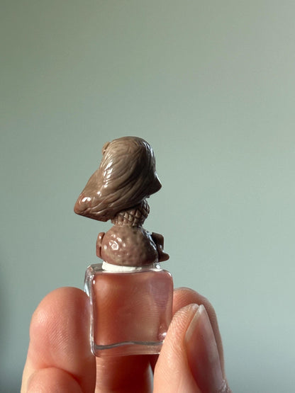 Mini Alashan Agate Sitting Mermaid –Carved Crystal Mermaid Figurine, Gemstone Sea Decor, Small Crystal Sculpture, Unique Ocean-Inspired Gift