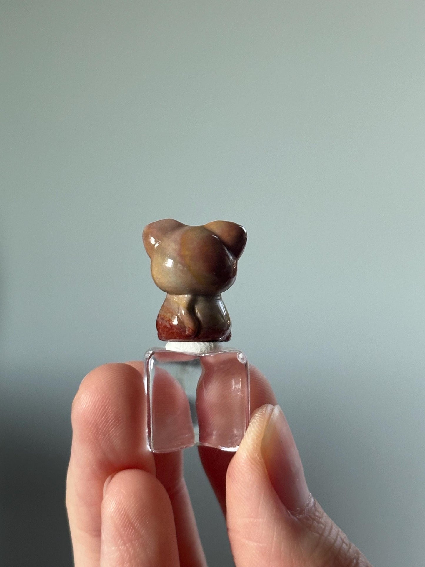 Mini Sitting Cat with Bow – Carved Crystal Kitty Figurine, Gemstone Animal Totem, Cute Feline Decor, Pocket Pet Gift for Cat Lovers