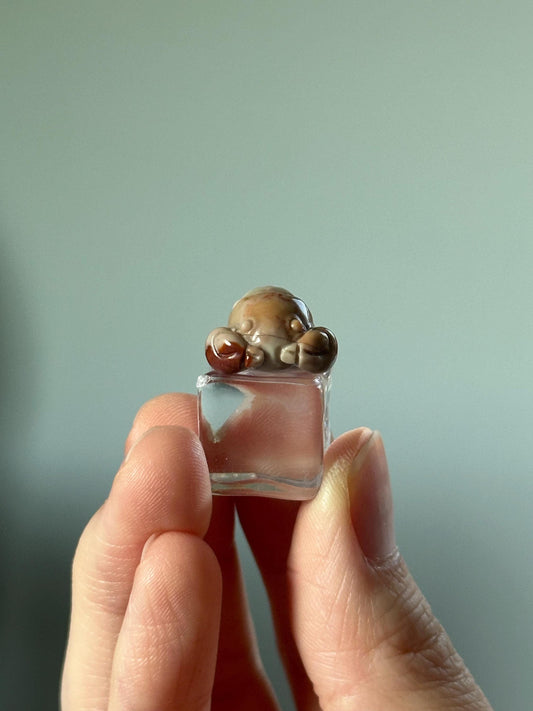 Mini Alashan Agate Lobster – Carved Crystal Sea Animal, Gemstone Ocean Figurine, Unique Carving, Healing Stone Gift for Crustacean Lovers