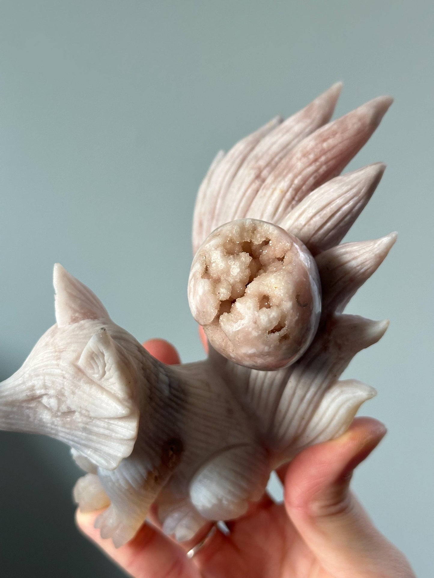 Flower Agate Nine-Tailed Fox – Carved Crystal Kitsune Figurine, Gemstone Spirit Animal, Mystical Decor, Unique Gift for Collectors