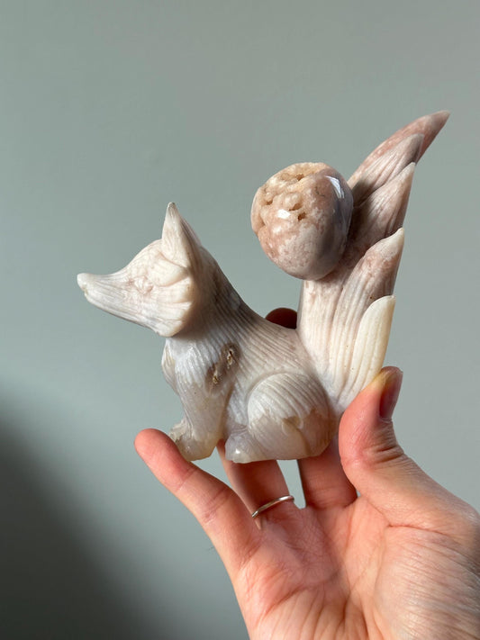 Flower Agate Nine-Tailed Fox – Carved Crystal Kitsune Figurine, Gemstone Spirit Animal, Mystical Decor, Unique Gift for Collectors