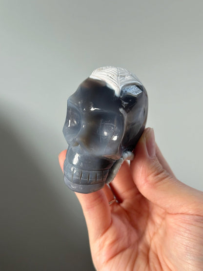 Halloween Orca Agate Skull – Carved Crystal with Spiderweb & Worm, Spooky Gemstone Decor, Unique Skull Sculpture, Creepy Crystal Gift