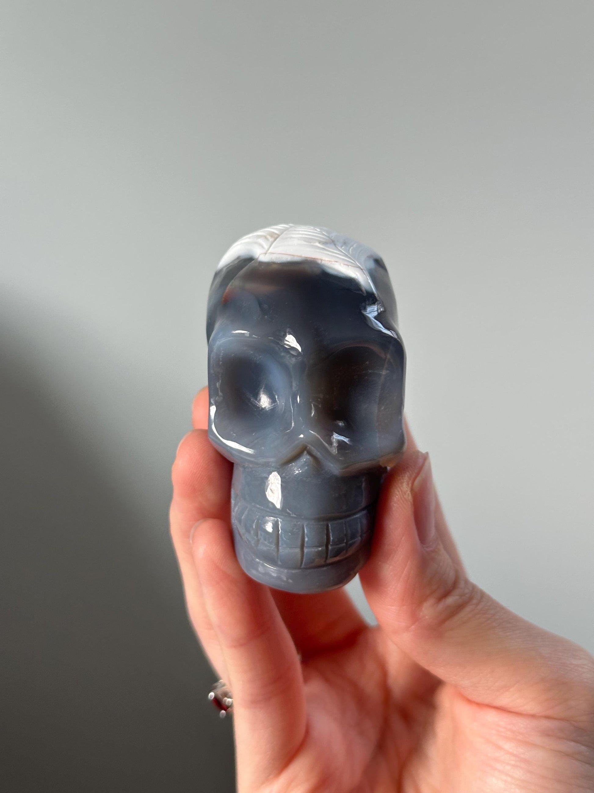Halloween Orca Agate Skull – Carved Crystal with Spiderweb & Worm, Spooky Gemstone Decor, Unique Skull Sculpture, Creepy Crystal Gift