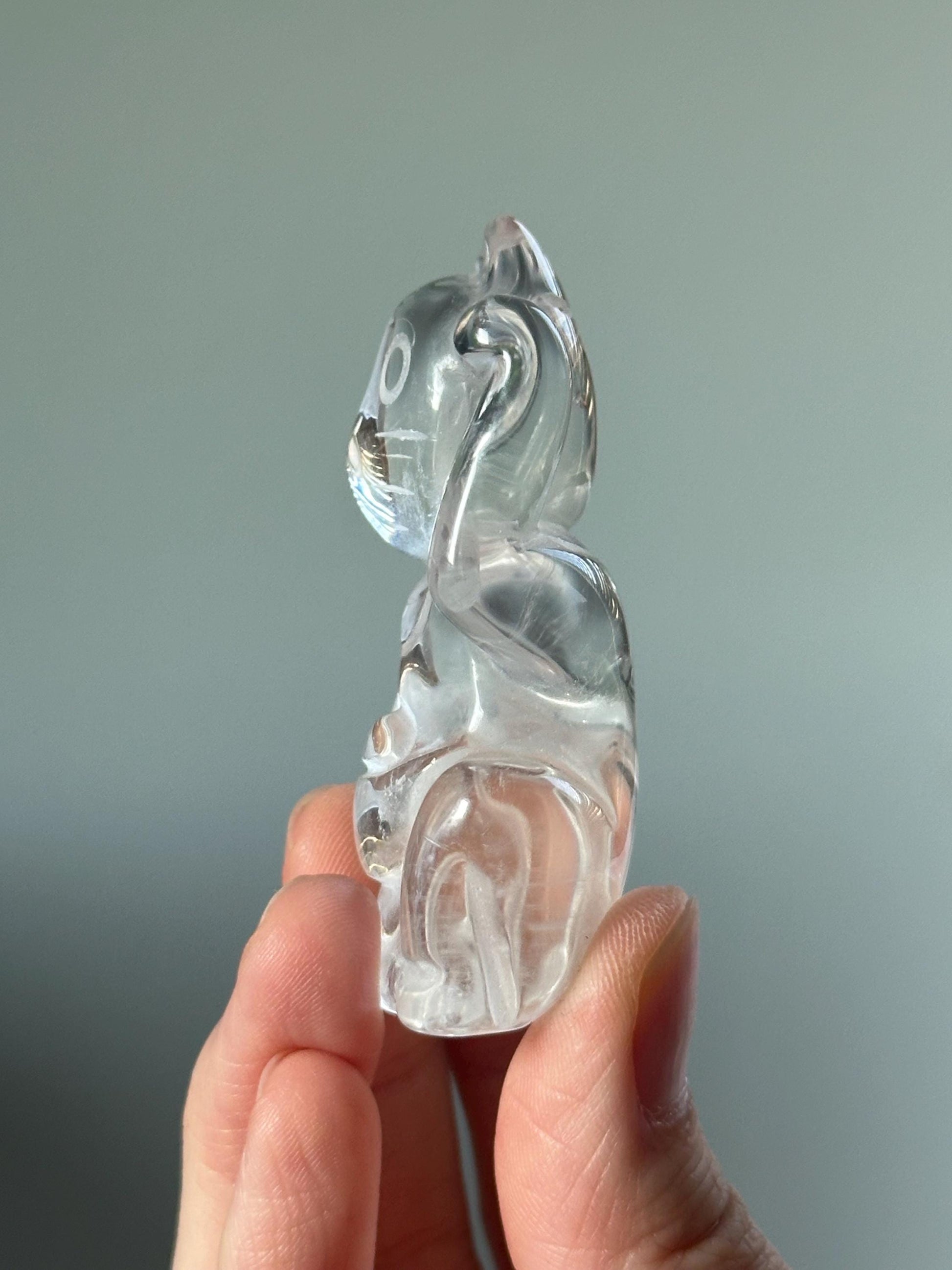 Clear Quartz Lucky Cat – Crystal Maneki Neko, Feng Shui Money Attractor, Clear Quartz Wealth Statue, Begging Cat Figurine for Prosperity