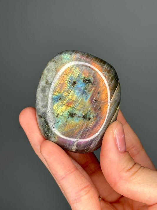 Labradorite Palmstone – Double-Sided Flash Crystal, Polished Gemstone for Intuition & Protection, Energy Tool, Spiritual Decor or Gift