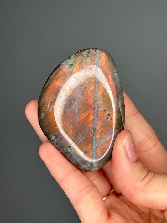 Labradorite Palmstone