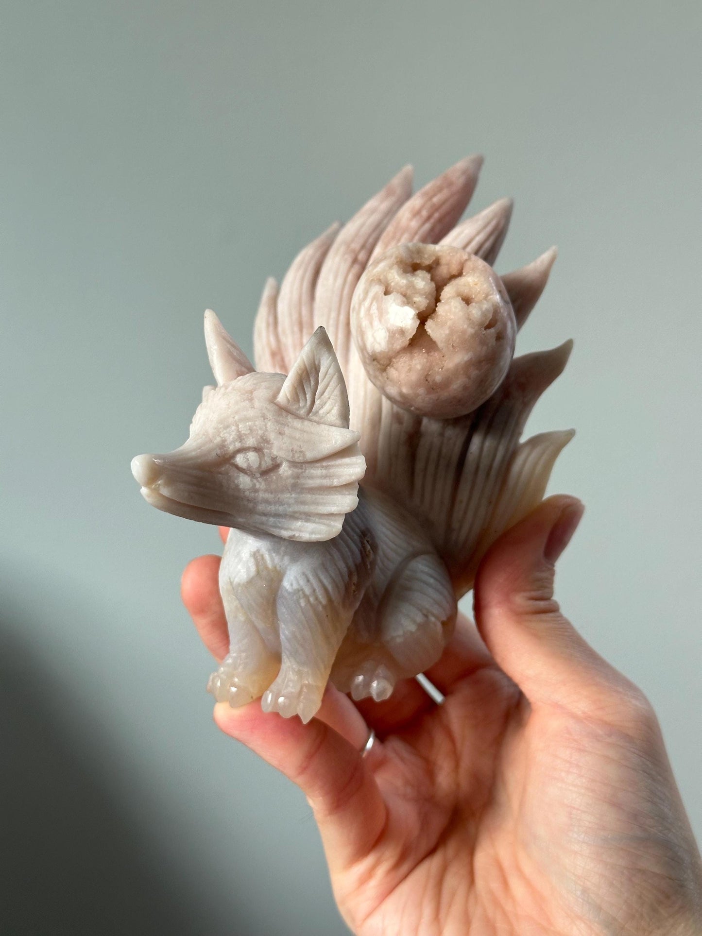 Flower Agate Nine-Tailed Fox – Carved Crystal Kitsune Figurine, Gemstone Spirit Animal, Mystical Decor, Unique Gift for Collectors
