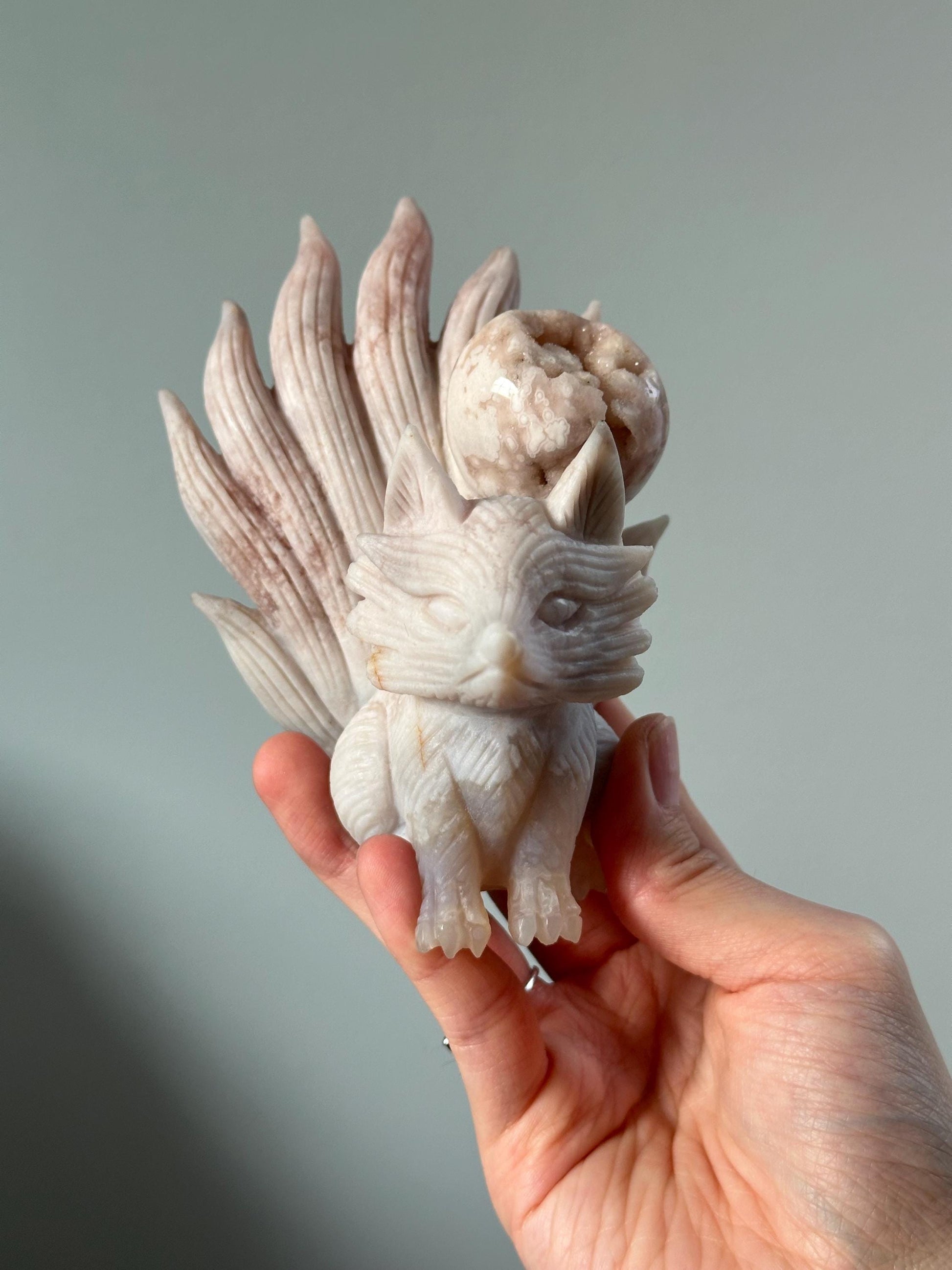 Flower Agate Nine-Tailed Fox – Carved Crystal Kitsune Figurine, Gemstone Spirit Animal, Mystical Decor, Unique Gift for Collectors