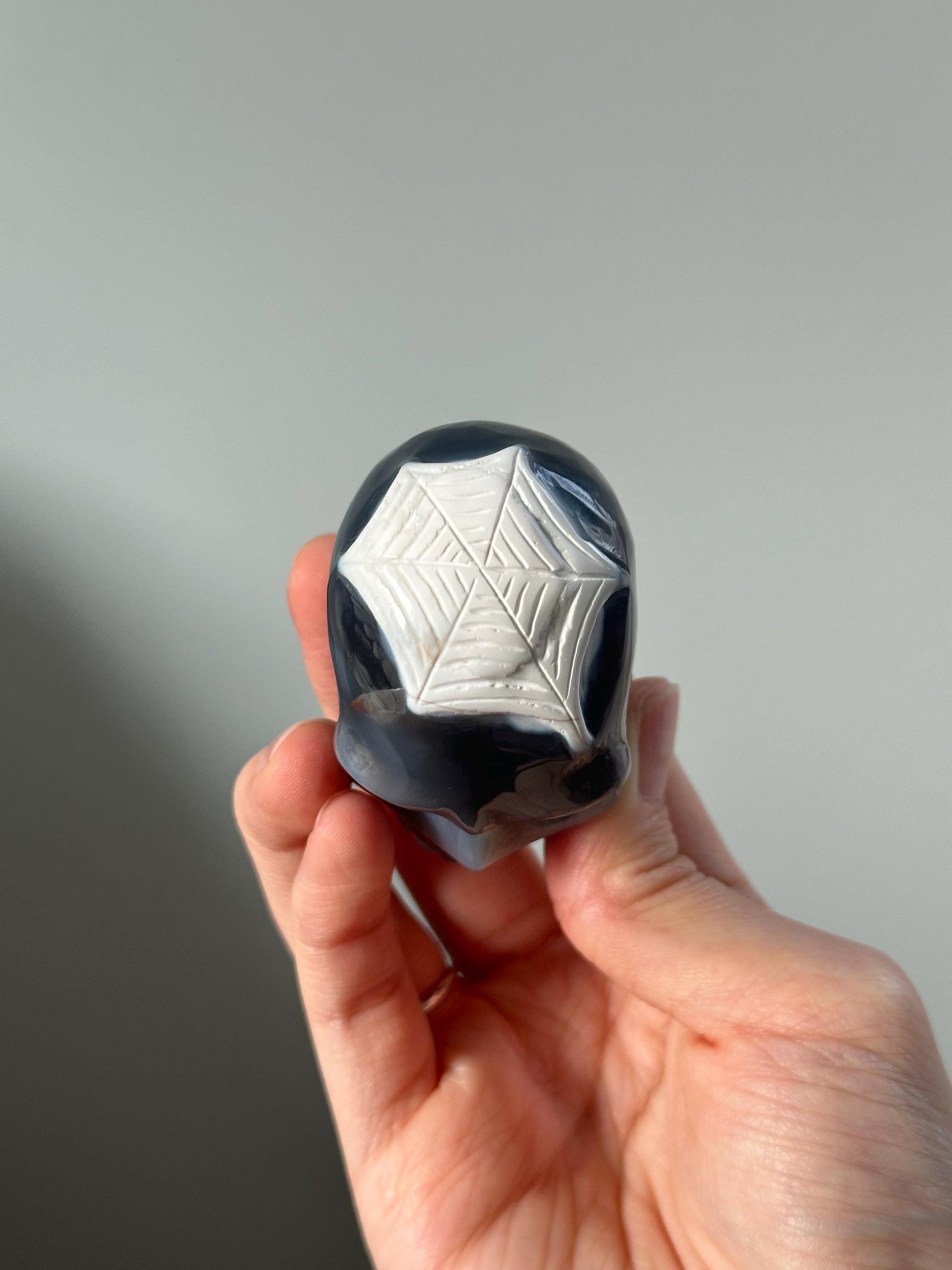 Halloween Orca Agate Skull – Carved Crystal with Spiderweb & Worm, Spooky Gemstone Decor, Unique Skull Sculpture, Creepy Crystal Gift
