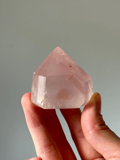 Pink Lithium Quartz Tower – Polished Crystal Point, Natural Soothing Stone, Calming Gemstone Decor, Energy Tool