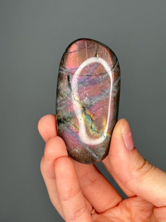 Labradorite Palmstone – Double-Sided Flash Crystal, Polished Gemstone for Intuition & Protection, Energy Tool, Spiritual Decor or Gift