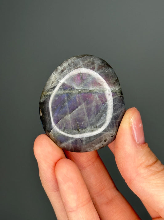 Labradorite Palmstone – Double-Sided Flash Crystal, Polished Gemstone for Intuition & Protection, Energy Tool, Spiritual Decor or Gift