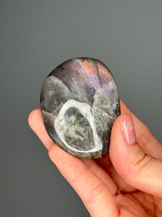 Labradorite Palmstone – Double-Sided Flash Crystal, Polished Gemstone for Intuition & Protection, Energy Tool, Spiritual Decor or Gift