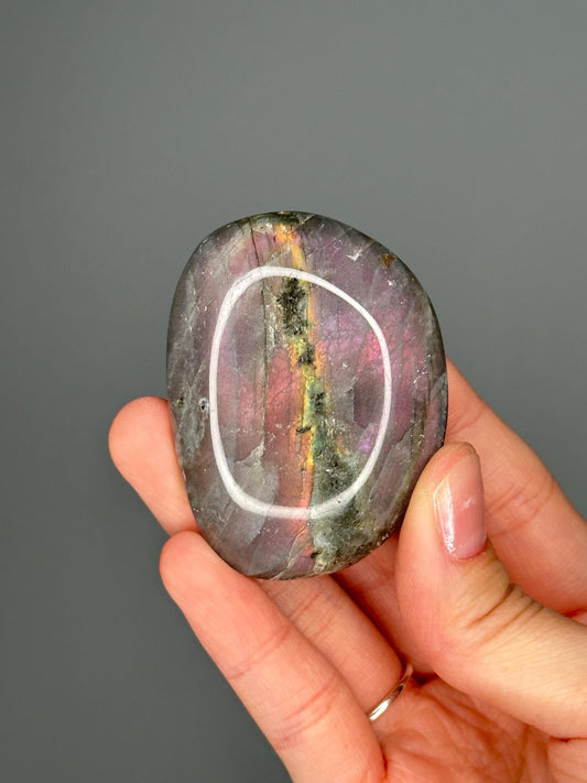 Labradorite Palmstone – Double-Sided Flash Crystal, Polished Gemstone for Intuition & Protection, Energy Tool, Spiritual Decor or Gift