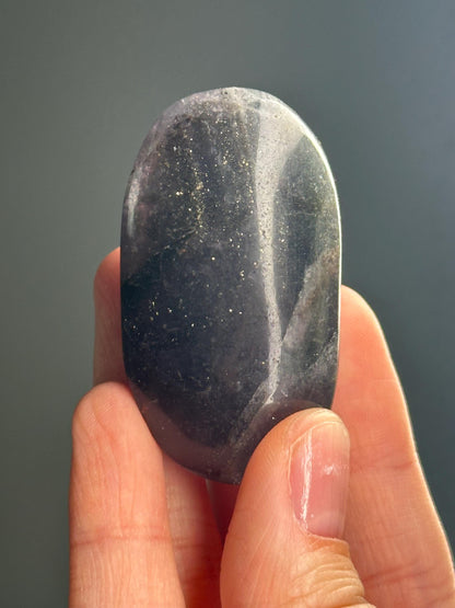 Fluorite with Pyrite Palmstone – Polished Crystal for Focus & Confidence, Natural Gemstone Combo, Energy Tool, Unique Decor Piece