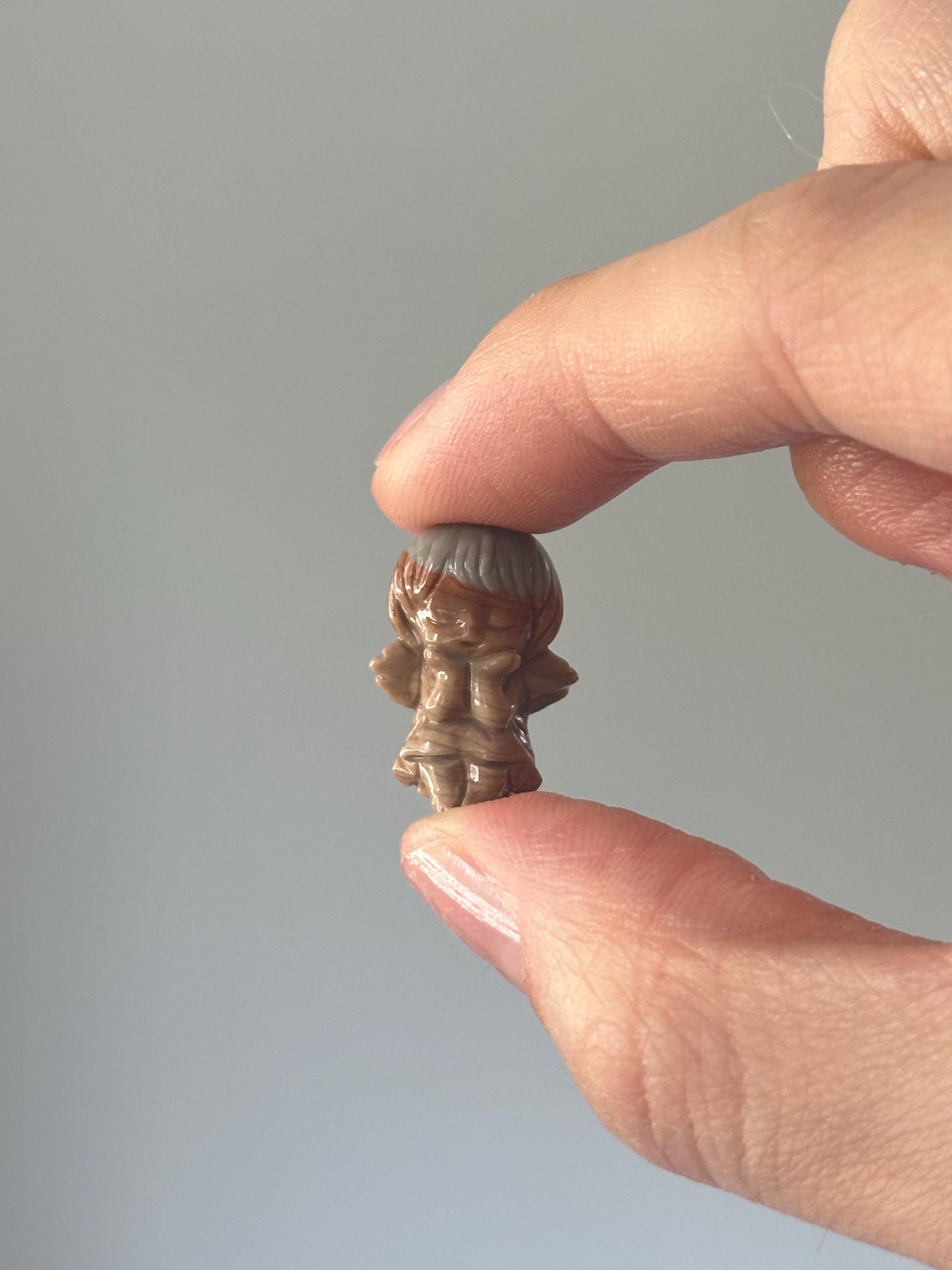 Mini Alashan Agate Angel – Carved Crystal Figurine, Natural Pastel Gemstone for Peace & Protection, Pocket Altar Decor, Spiritual Gift