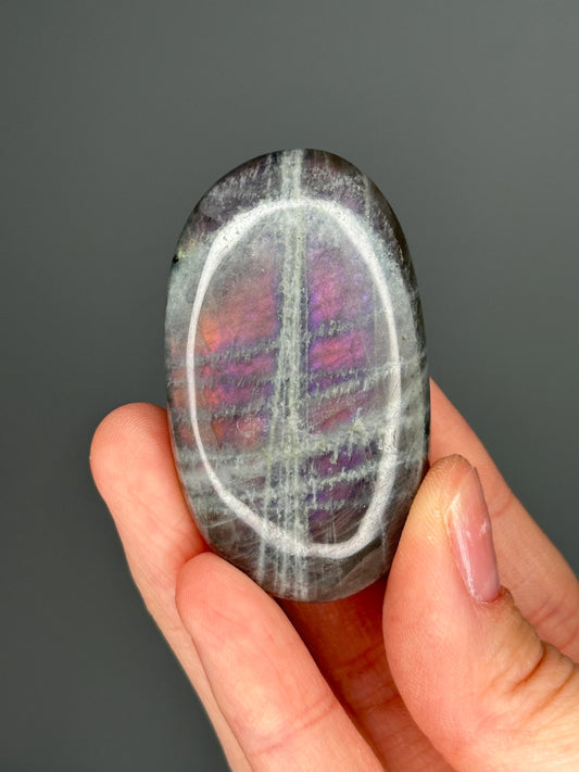 Labradorite Palmstone – Double-Sided Flash Crystal, Polished Gemstone for Intuition & Protection, Energy Tool, Spiritual Decor or Gift