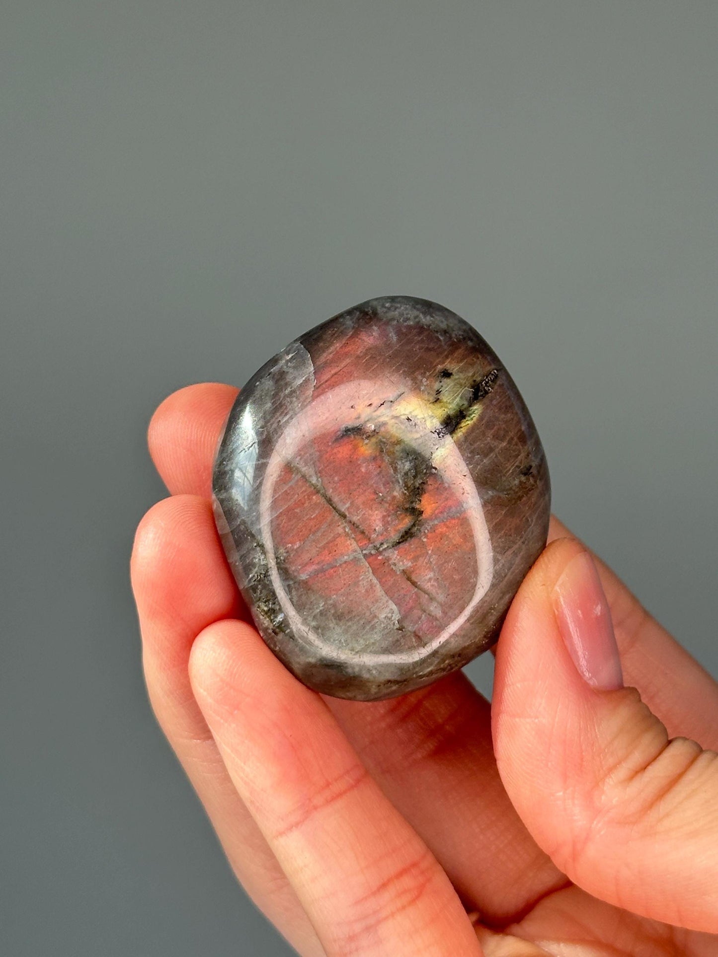 Labradorite Palmstone – Double-Sided Flash Crystal, Polished Gemstone for Intuition & Protection, Energy Tool, Spiritual Decor or Gift