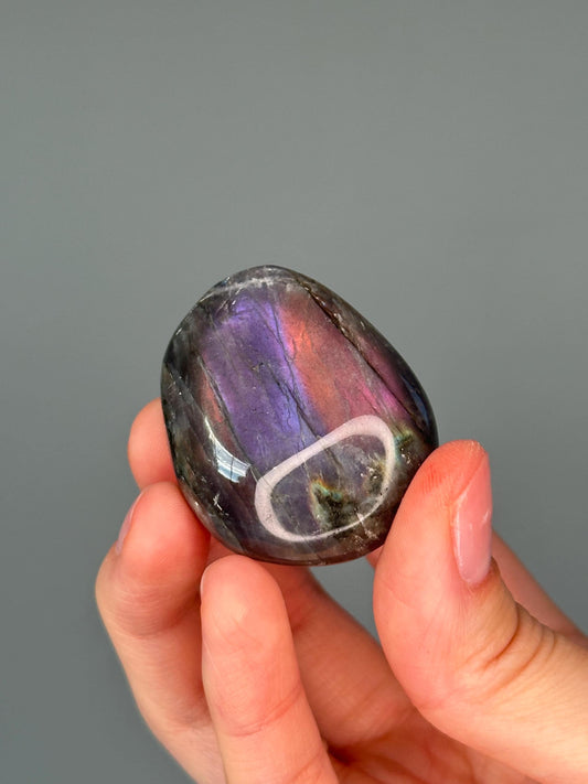 Labradorite Palmstone – Double-Sided Flash Crystal, Polished Gemstone for Intuition & Protection, Energy Tool, Spiritual Decor or Gift