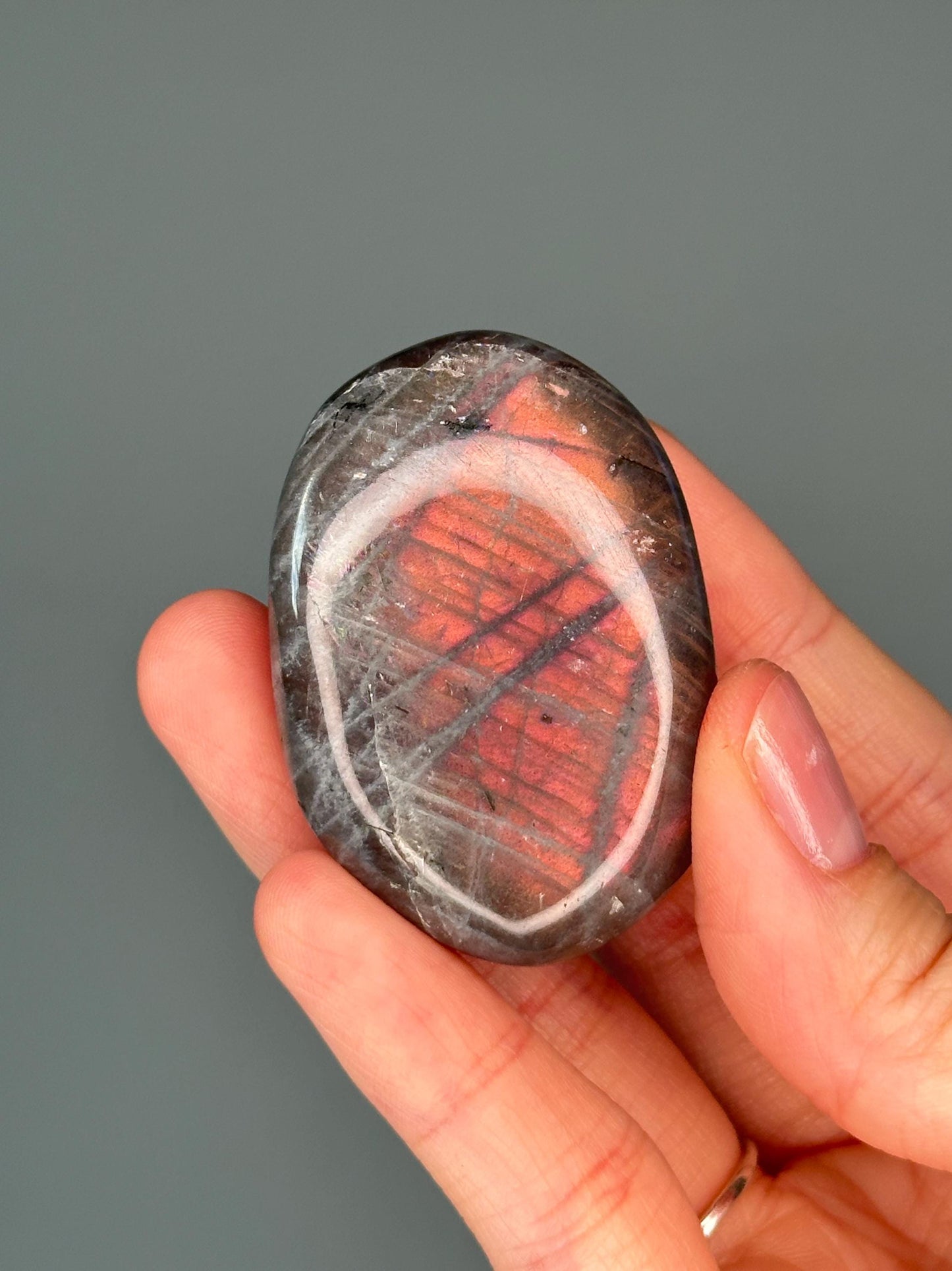 Labradorite Palmstone – Double-Sided Flash Crystal, Polished Gemstone for Intuition & Protection, Energy Tool, Spiritual Decor or Gift