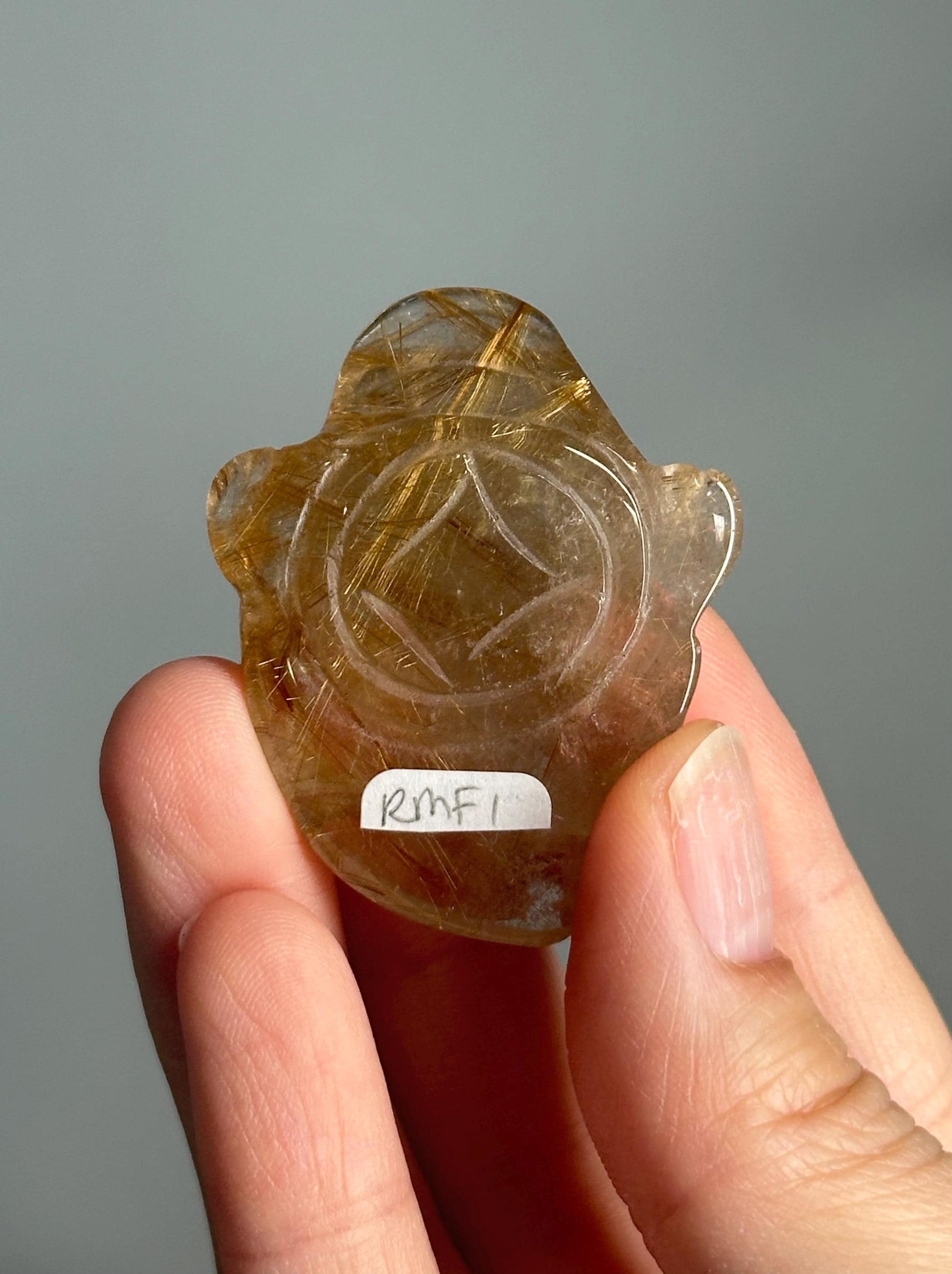 Golden Rutile Quartz Money Frog – Carved Crystal Wealth Toad, Natural Gemstone for Abundance, Feng Shui Decor, Prosperity and Luck Charm